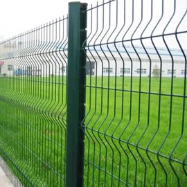 Çin 3D Curvy PVC Kaplı Kaynaklı Hasır Eskrim, Havaalanı İçin Metal Güvenlik Çit Panelleri Fabrika